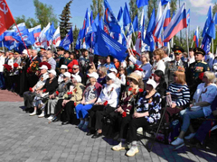 Тысячи саратовцев в День Победы почтили память героев на Соколовой горе