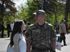 Тысячи саратовцев в День Победы почтили память героев на Соколовой горе