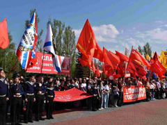 Тысячи саратовцев в День Победы почтили память героев на Соколовой горе