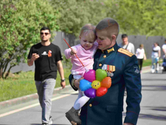 Тысячи саратовцев в День Победы почтили память героев на Соколовой горе