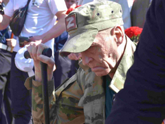Тысячи саратовцев в День Победы почтили память героев на Соколовой горе