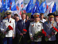 Тысячи саратовцев в День Победы почтили память героев на Соколовой горе