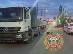 Легковушка влетела в фуру на Саратовском шоссе