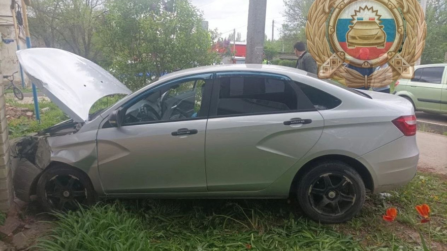 В Саратовской области во влетевшей в дом легковушке нашли мертвого водителя