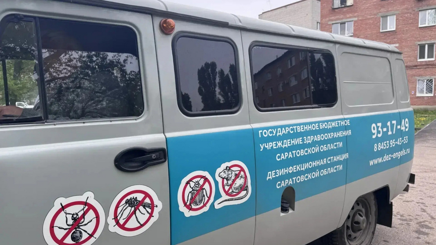 Ремонт коллектора: в Энгельсе дезинфицируют территории соцучреждений и жилых домов