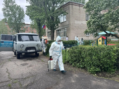 Ремонт коллектора: в Энгельсе дезинфицируют территории соцучреждений и жилых домов