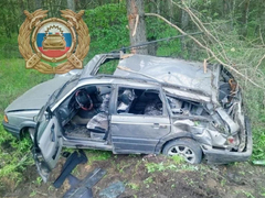 Под Саратовом водитель пострадал при опрокидывании легковушки