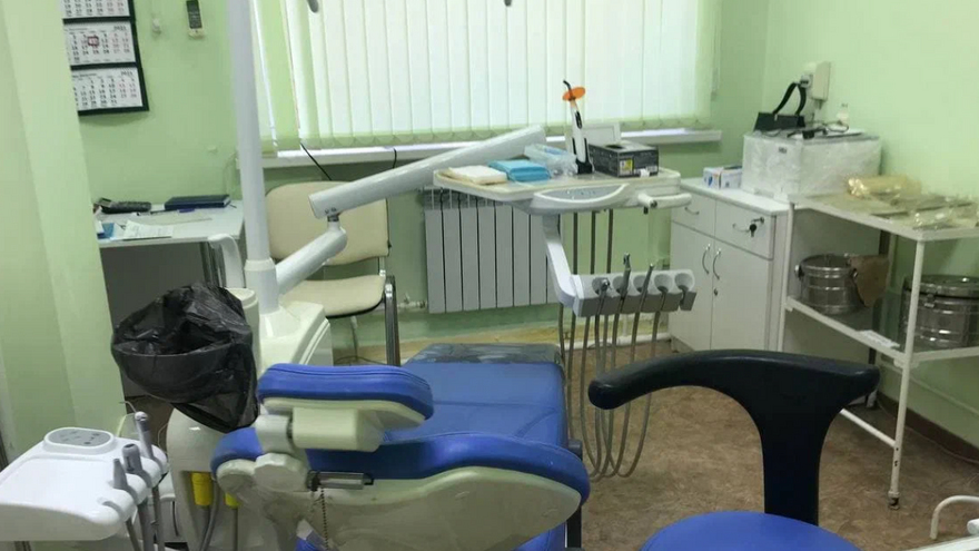 Уволенный стоматолог отсудила у клиники деньги и вернула себе работу