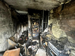 В Саратове из горящей квартиры вывели двух женщин
