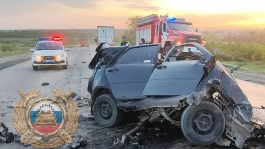 Под Саратовом водитель легковушки погиб в массовом ДТП