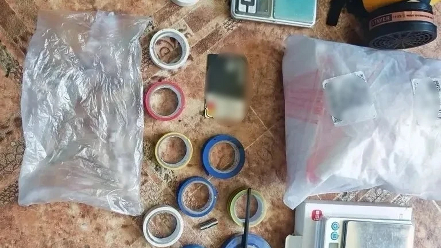 В Балакове семейная пара прятала наркотики в квартире и тайниках