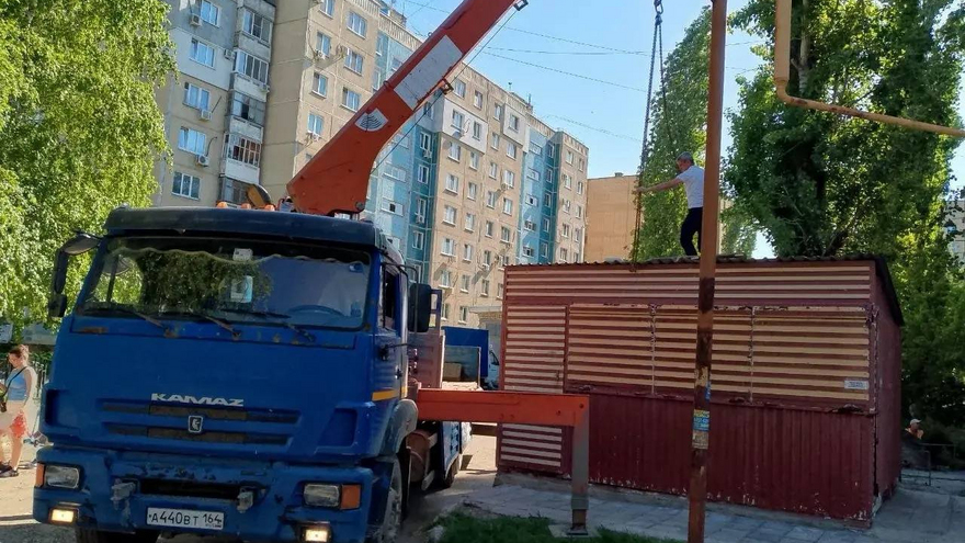 В Саратове с начала года снесли 258 нелегальных гаражей и 114 нелегальных ларьков