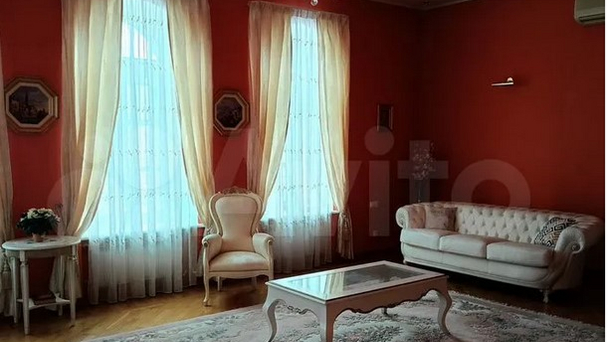 В Саратове продают два коттеджа ценой от 100 млн рублей