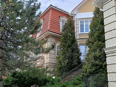 В Саратове продают два коттеджа ценой от 100 млн рублей
