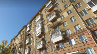 Жильцы двух домов в центре Саратова три дня страдают от отсутствия воды