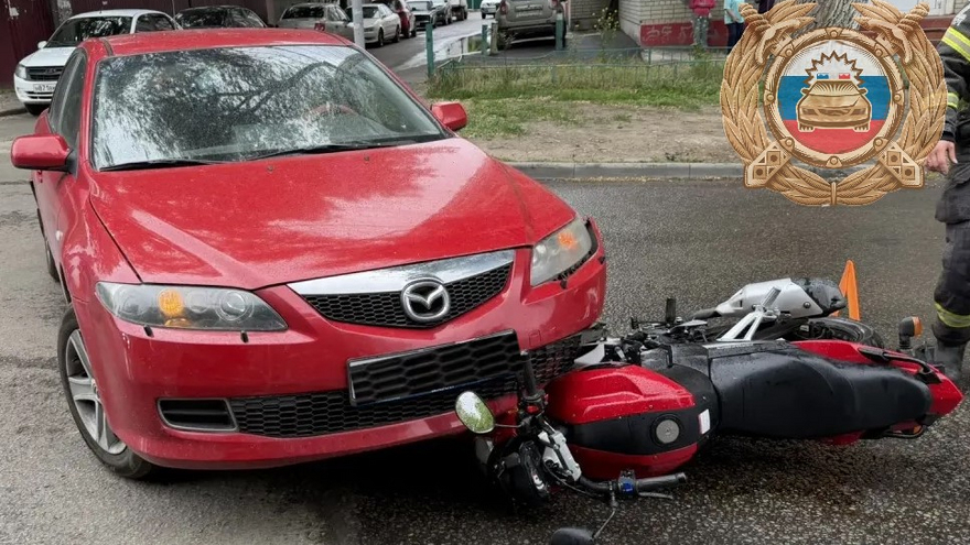 Молодой мотоциклист попал под колеса Mazda