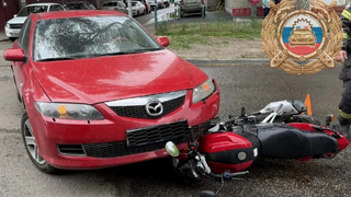 Молодой мотоциклист попал под колеса Mazda