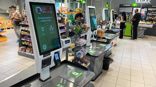 В Саратове сотрудница Пятерочки продала алкоголь несовершеннолетнему и подкупила общественника