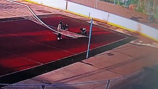 Юные вандалы атаковали спортивную площадку в Хвалынске