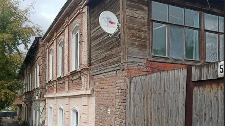 В Саратове отправили под снос двухэтажку у Парка Победы