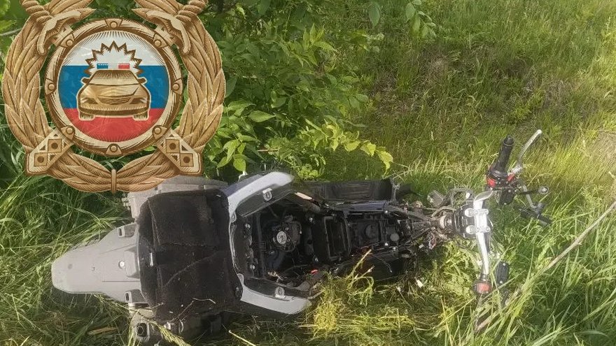 В саратовском селе два водителя пострадали в столкновении скутера с кроссовером