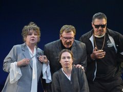Космос в Саратовском театре драмы: спектакль об иллюзиях и памяти