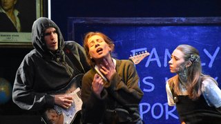 Космос в Саратовском театре драмы: спектакль об иллюзиях и памяти
