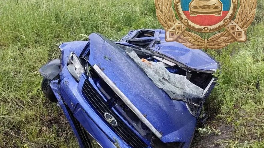В Саратове Лада превратилась в груду металла после столкновения с кроссовером