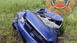 В Саратове Лада превратилась в груду металла после столкновения с кроссовером