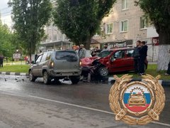 Под Саратовом два водителя разбились в тройном ДТП