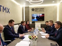 На ПМЭФ договорились о создании в Саратовской области сервисного центра по ремонту транспорта