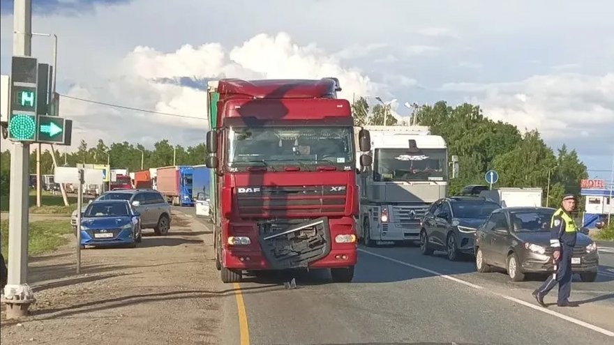 Под Вольском грузовик насмерть сбил женщину