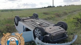 Водитель погиб при опрокидывании иномарки на саратовской трассе