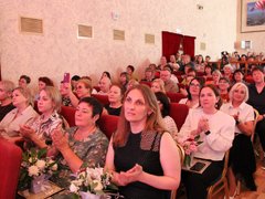 В Энгельсском доме-интернате торжественно поздравили сотрудников с профессиональными праздниками 