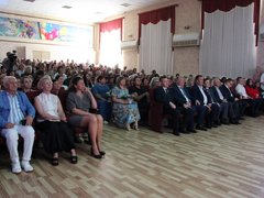 В Энгельсском доме-интернате торжественно поздравили сотрудников с профессиональными праздниками 