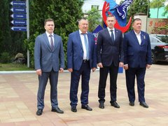 В Энгельсском доме-интернате торжественно поздравили сотрудников с профессиональными праздниками 