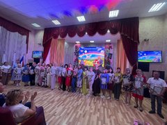 В Энгельсском доме-интернате торжественно поздравили сотрудников с профессиональными праздниками 
