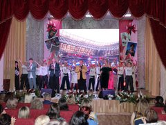 В Энгельсском доме-интернате торжественно поздравили сотрудников с профессиональными праздниками 