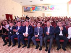 В Энгельсском доме-интернате торжественно поздравили сотрудников с профессиональными праздниками 