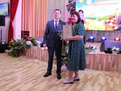 В Энгельсском доме-интернате торжественно поздравили сотрудников с профессиональными праздниками 