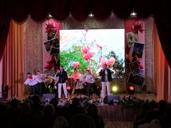 В Энгельсском доме-интернате торжественно поздравили сотрудников с профессиональными праздниками 