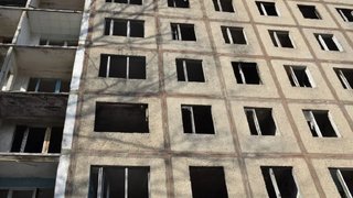 В Саратове мальчик разбился в заброшенном доме