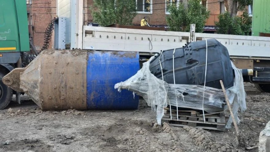 В Энгельсе готовятся бурить отверстие для замены второго участка обвалившегося коллектора