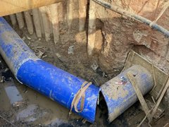 В Энгельсе готовятся бурить отверстие для замены второго участка обвалившегося коллектора