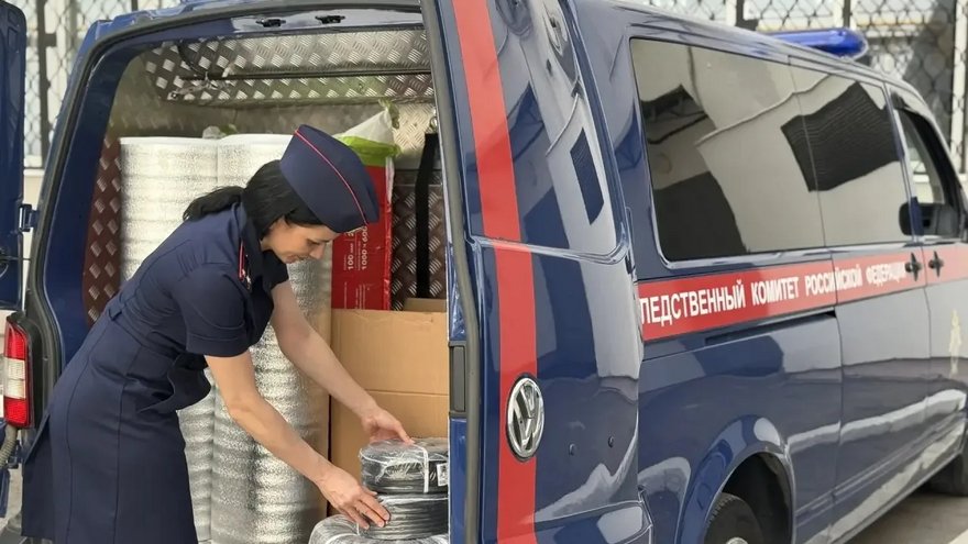 Саратовские следователи отправили бойцам СВО гуманитарную помощь