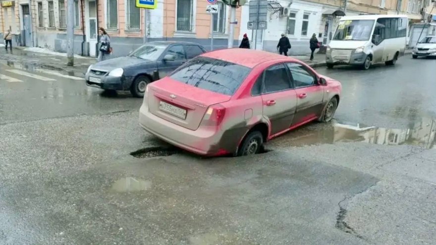 Мэрия Саратова пообещала высокие штрафы за неогороженные коммунальные ямы