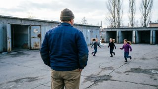 В Саратове осудили развратившего 10 девочек бомжа-педофила
