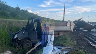 На СКАД человек погиб в улетевшем в кювет грузовике