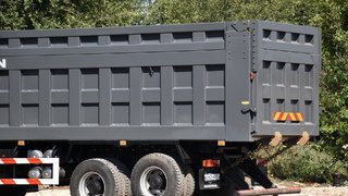 В Саратовской области ищут водителя грузовика на зарплату в 200-300 тысяч рублей