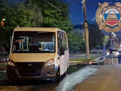 В Энгельсе питбайкер пострадал в ДТП с микроавтобусом